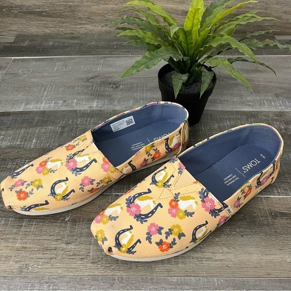 Toms Alpargata Apricot Floral Horses Lucky Horseshoe Flat  Size Women’s 9 - Picture 2 of 7
